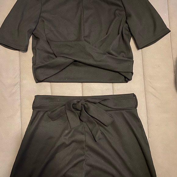 Two peice black short set - Picture 2 of 2